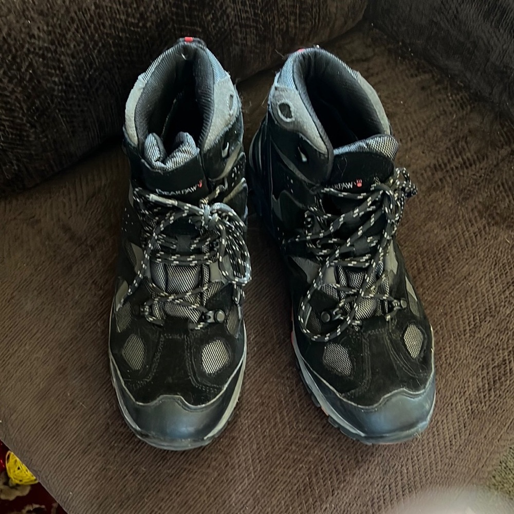 BearPaw Black and Gray Outdoor Boots with Rugged Design, Men’s size 10.